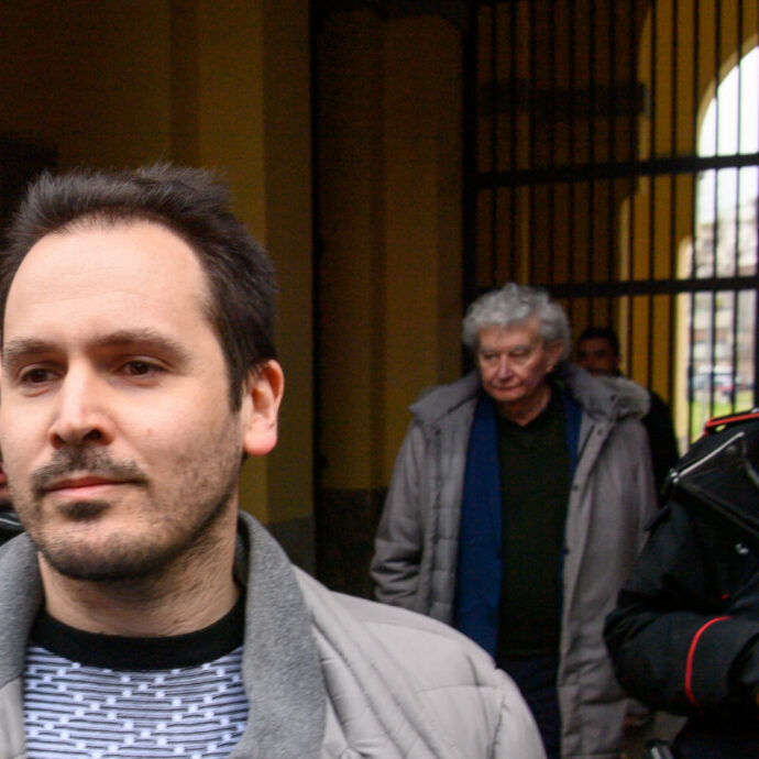 L’avvocato di Sempio parla di esorcismi, Chiesa e sicari: “Stasi sa ma deve tacere”. E quella volta che Lovati fu sentito dai pm per il ricatto al prete