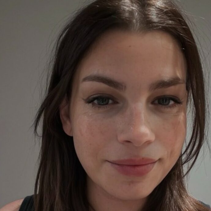 “Dormo ancora nel lettone con mamma. Mi mancano gli auguri di mio papà”: Emma Marrone in lacrime il giorno del suo 41esimo compleanno