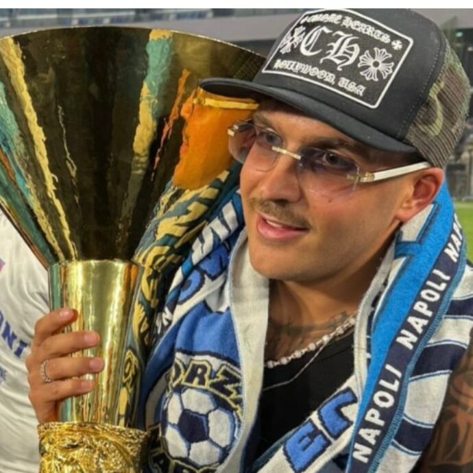 Le rubano l’auto durante la festa Scudetto del Napoli, Geolier gliela ricompra: “Bel gesto d’amore per i propri concittadini”