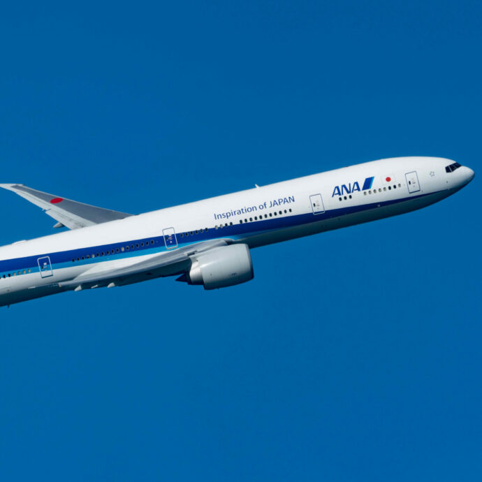 “Sono costretto a dirottare l’aereo, un passeggero ha tentato di aprire il portellone”: l’annuncio choc del pilota durante il volo di ritorno dal Giappone