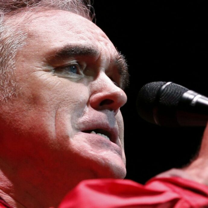 “Siamo stanchi di andare in tour e non abbiamo nessun supporto dalla discografia. Le radio non ci trasmettono ma facciamo sold out”: Morrissey annulla il concerto
