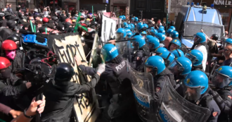 Copertina di Corteo contro il decreto Sicurezza, scontri con la polizia: il video della carica e delle tensioni a Roma