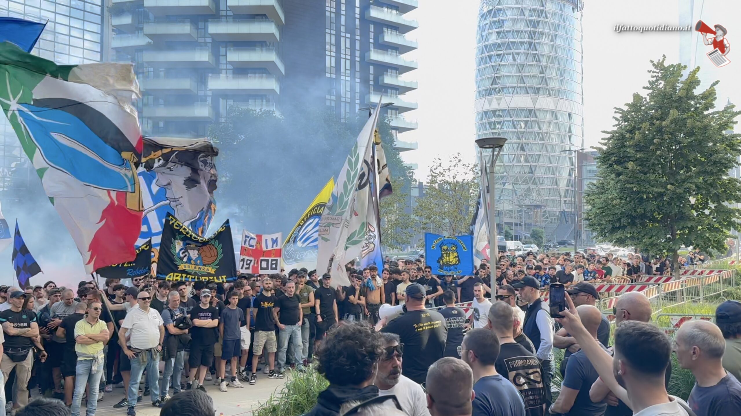 niente biglietti per la finale di champions gli ultras protestano sotto la sede dell8217inter maledetti hanno distrutto 40 anni di storia