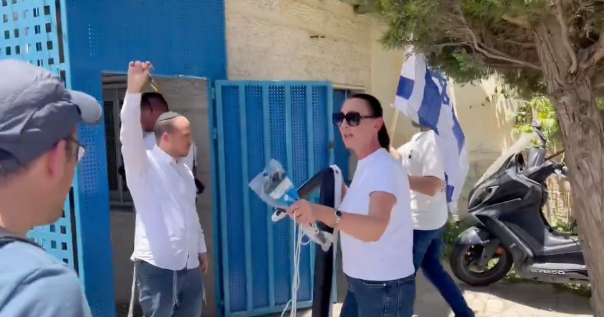 gerusalemme manifestanti israeliani insieme a un parlamentare fanno irruzione nella sede dell unrwa da Ilfattoquotidiano.it gerusalemme manifestanti israeliani insieme a un parlamentare fanno irruzione nella sede dell unrwa