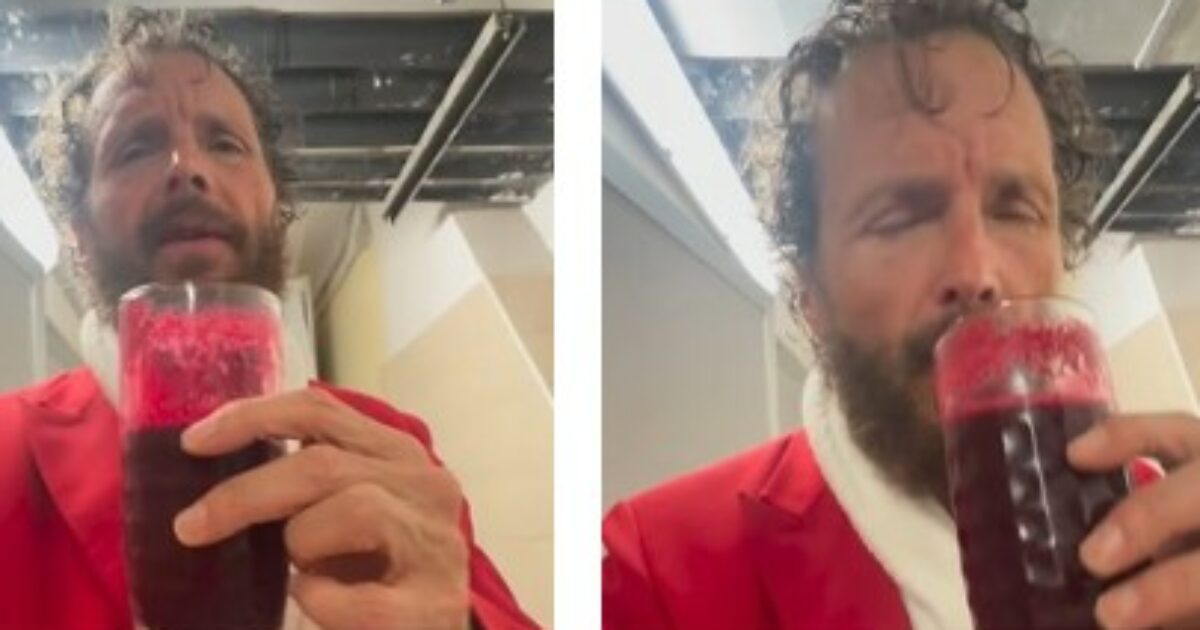 dopo le ‘ova alla jova arriva la bevanda post concerto mi hanno detto che fa molto bene dopo i grandi sforzi mi fido da Ilfattoquotidiano.it dopo le ‘ova alla jova arriva la bevanda post concerto mi hanno detto che fa molto bene dopo i grandi sforzi mi fido