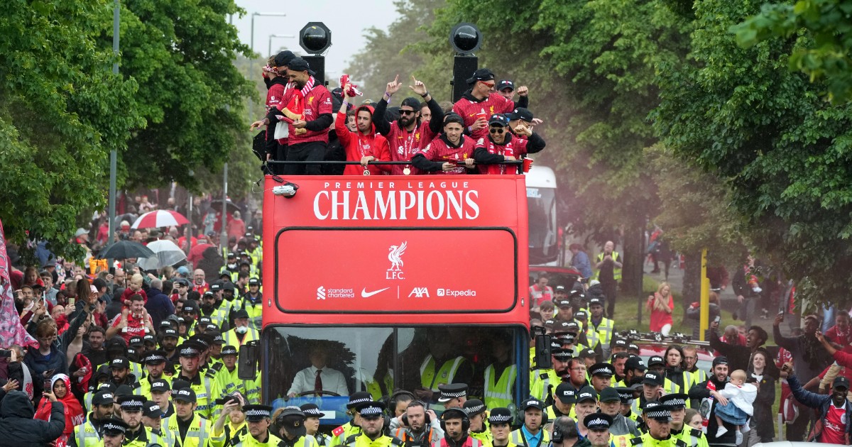 liverpool auto investe pedoni durante la parata per la vittoria della premier league da Ilfattoquotidiano.it liverpool auto investe pedoni durante la parata per la vittoria della premier league