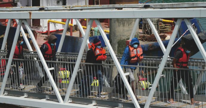 Migranti: dopo il no di Tirana, Londra  prova con il Kosovo. “Noi disponibili a fare da hub”