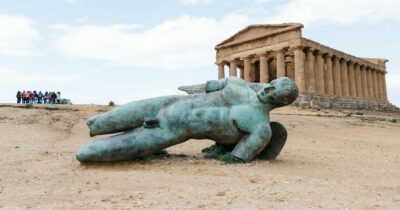 Copertina di Tutti i record della Capitale della Cultura: indagati,  errori di grammatica e dimissioni