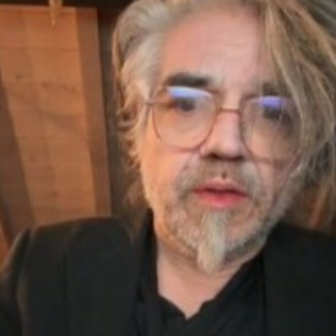 Un “orinatoio Morgan” compare al Festival milanese Mi Ami. E il cantante non ci sta: “Aspetto la rimozione di questo schifo perché è indecente”