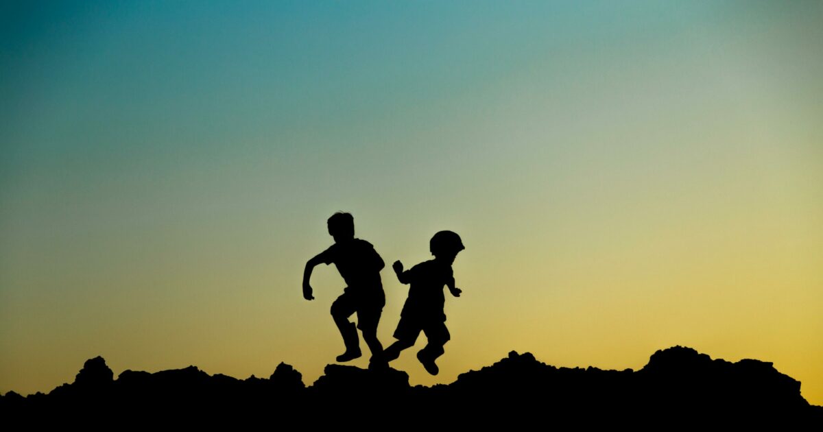 Giornata mondiale dei bambini scomparsi, in Italia 64 segnalazioni al giorno. I dati di Telefono Azzurro