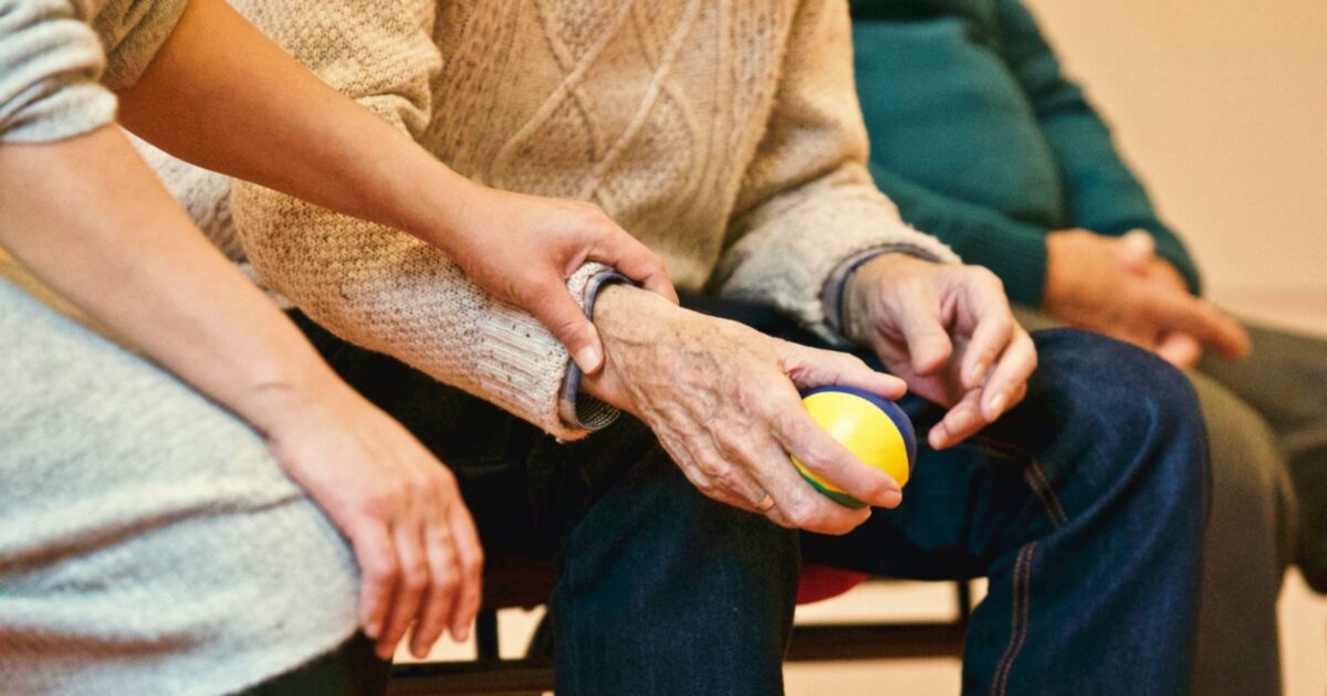 Qualità della vita 2025 per bambini, giovani e anziani: in testa il Nord con Lecco, Gorizia e Bolzano. La classifica del Sole 24 ore
