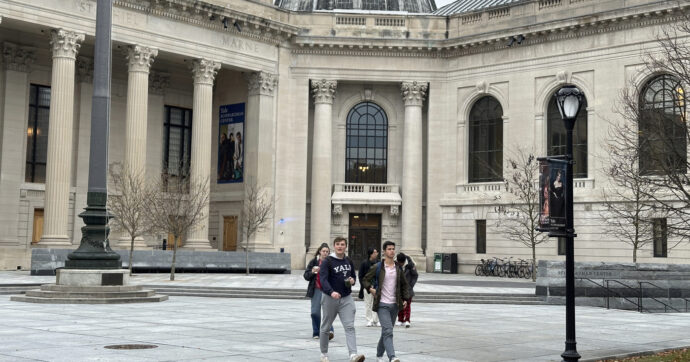 La Casa Bianca blocca i visti per gli studenti stranieri. Valutazioni anche sui profili social