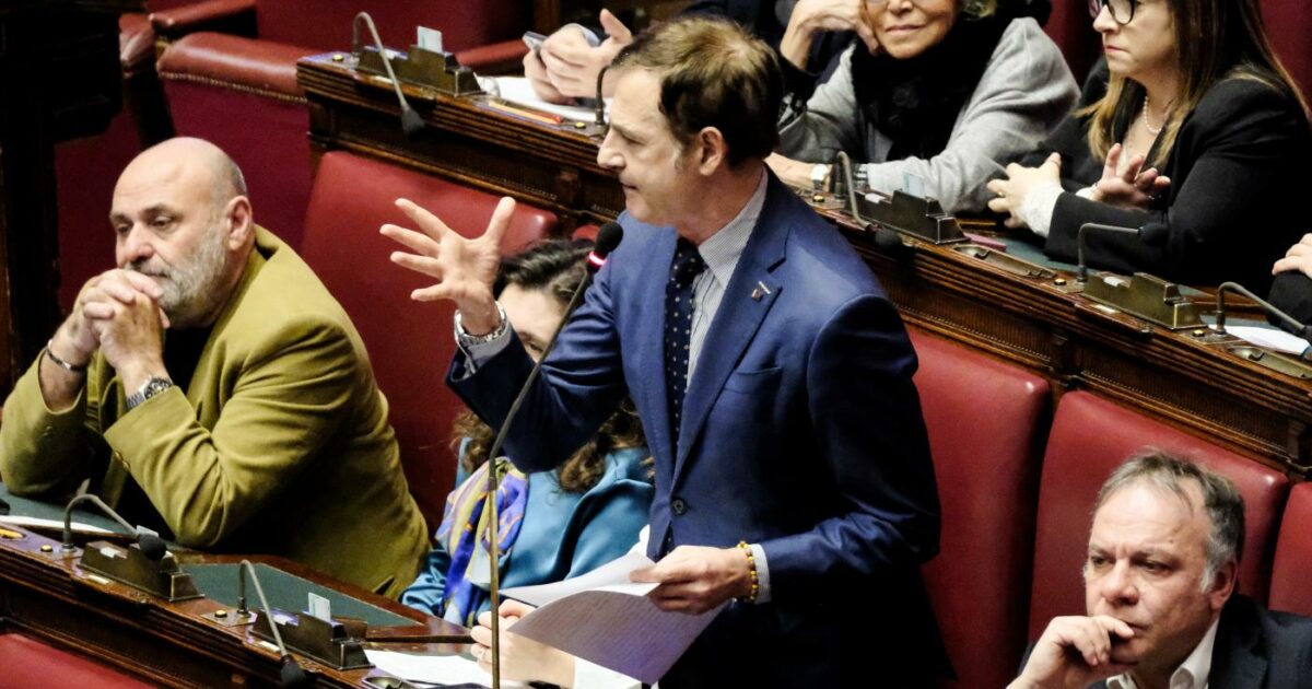 scudo criminale ai servizi l odg m5s al decreto sicurezza il copasir controlli i nuovi poteri degli agenti infiltrati