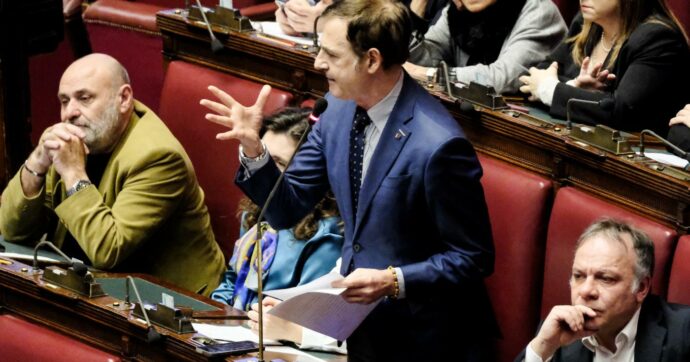 Scudo criminale ai servizi, l’odg M5s al decreto Sicurezza: “Il Copasir controlli i nuovi poteri degli agenti infiltrati”
