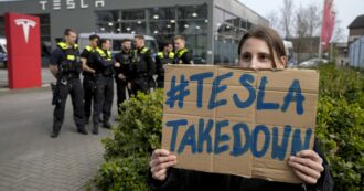 Tesla affonda, vendite dimezzate in Europa ad aprile con un mercato dell’elettrico a + 34%