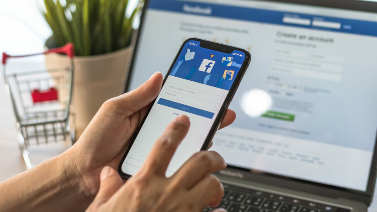 “Il tuo account non è al momento disponibile a causa di un problema del sito”: Facebook down oggi, cosa sta succedendo