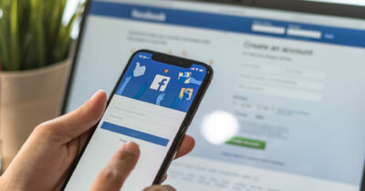 Copertina di Class action di gruppi di genitori e famiglie contro Facebook, Instagram e TikTok: “Divieto totale di accesso per gli under 14”