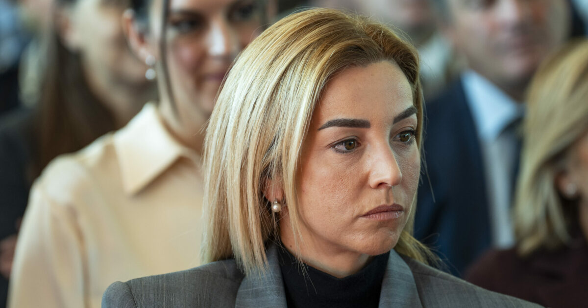 genova la neo sindaca salis salario minimo negli appalti comunali ai referendum voter242 cinque s236