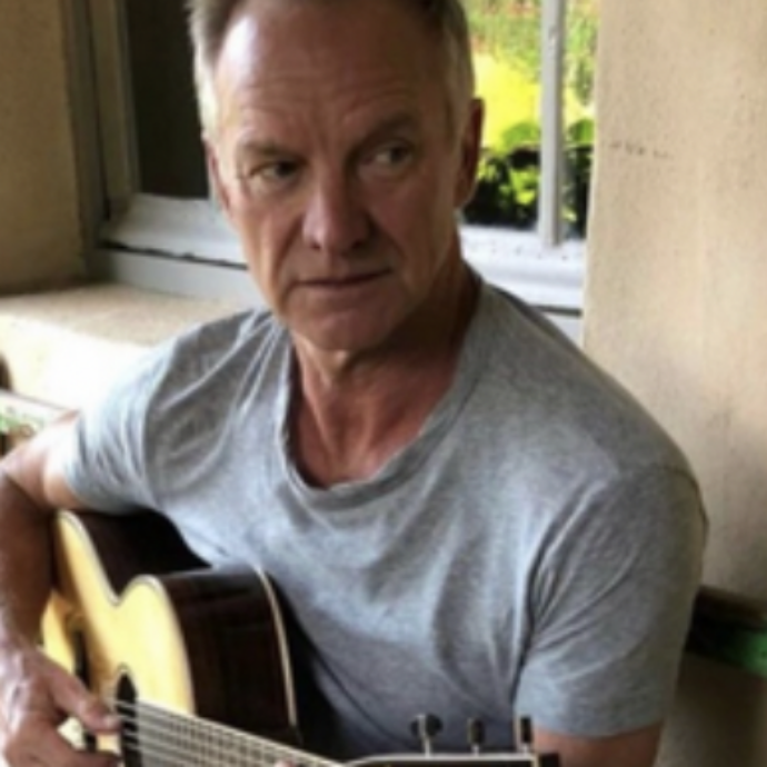 “Sting mi ha sgridato perché mi sono fatto male alla mano usando una motosega, mi ha detto ‘sei pazzo’. Lucio Dalla mi disse, ‘per avere successo bisogna soffrire'”: parla Nek