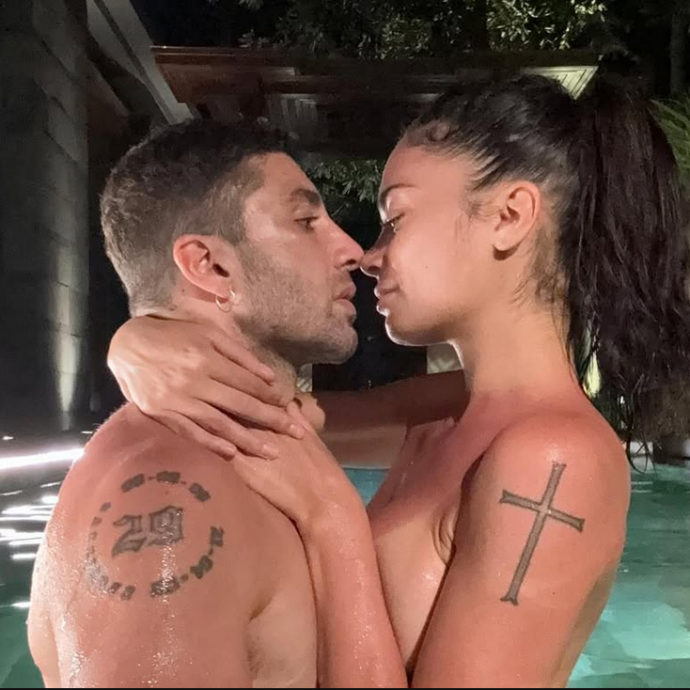 “Quando Elodie mi ha conosciuto mi ha detto ‘sono incredula’. La prima volta che l’ho incontrata? Davanti a un piatto di catalana”: Iannone racconta la sua storia d’amore