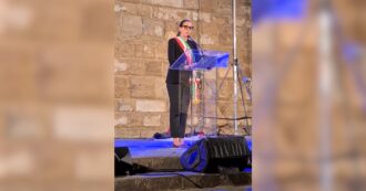 Copertina di Strage di via dei Georgofili, la sindaca di Firenze: “Ancora oggi c’è da fare luce, mancano risposte” – Video