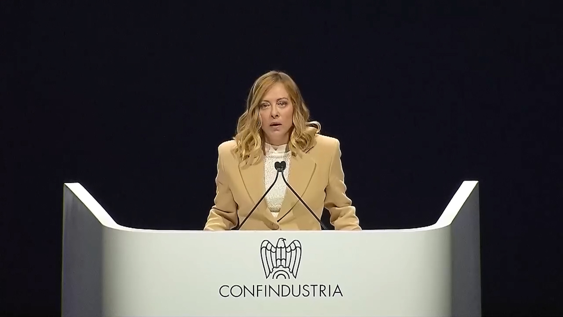 meloni a confindustria spendere soldi pubblici per tamponare il caro energia non 232 la soluzione