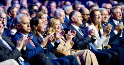 Copertina di Meloni vende fumo alla Confindustria spaccata sull’energia