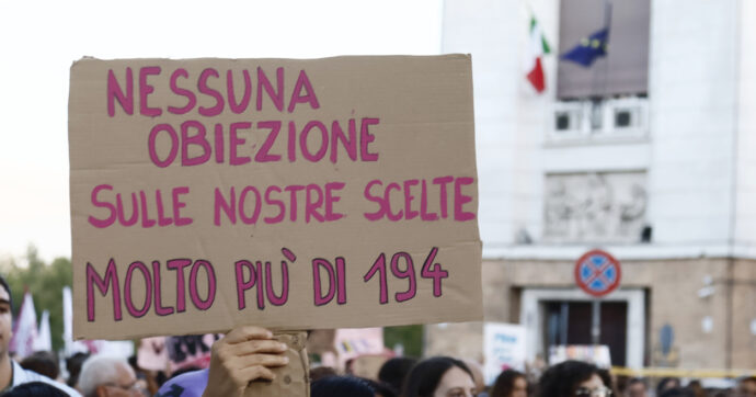 Svolta in Sicilia sul diritto all’aborto: approvato l’obbligo di assumere medici non obiettori di coscienza