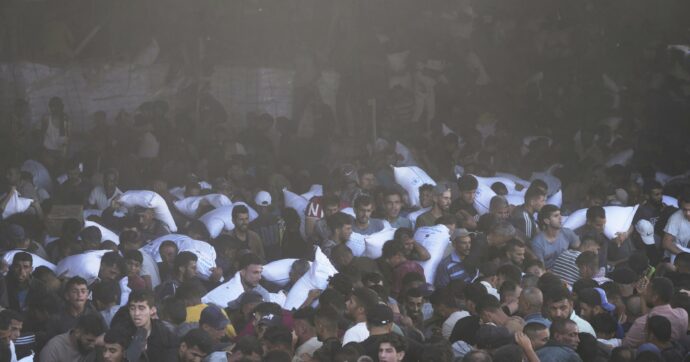 Gaza, assaltato e saccheggiato deposito di cibo dell’Onu