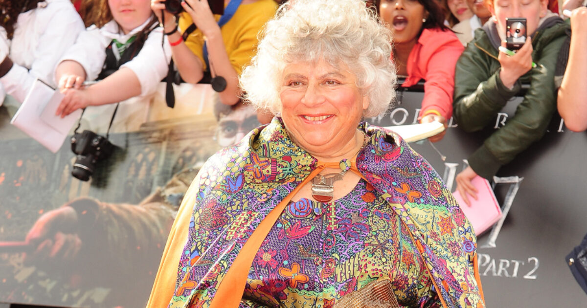 “Ho il cuore di una mucca, non mi resta molto da vivere. Spero di non dover interpretare ruoli sulla sedia a rotelle”: lo sfogo di Miriam Margolyes, la prof. Sprite di Harry Potter