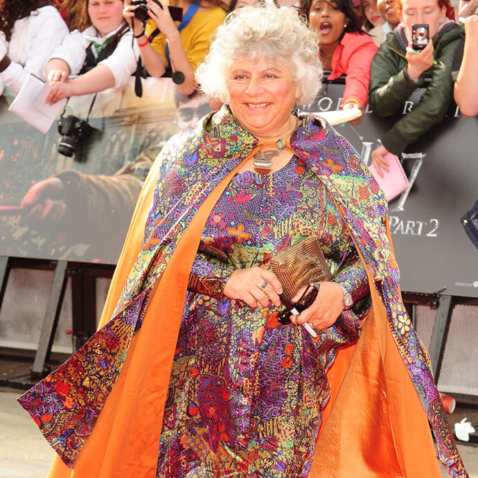 “Ho il cuore di una mucca, non mi resta molto da vivere. Spero di non dover interpretare ruoli sulla sedia a rotelle”: lo sfogo di Miriam Margolyes, la prof. Sprite di Harry Potter