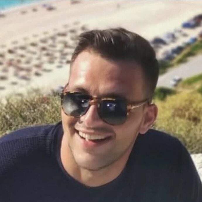 “È stato tutto così veloce, non abbiamo potuto fare nulla”: sposo muore risucchiato dalle onde durante l’addio al celibato, la tragedia a 3 settimane dalle nozze