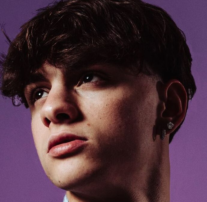 “Ad Amici ho lasciato da parte i dettagli che ci mangiano la testa per fare musica. Ho iniziato con le canzoni per risolvere le lotte interiori”: parla Luk3