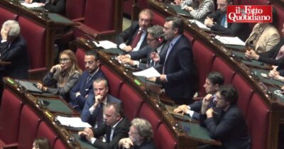 Copertina di Gaza, Ricciardi (M5s) contro Tajani in Aula: “Voi complici di genocidio”. E il ministro ride – Video