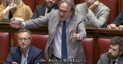 Copertina di Flotilla, Bonelli a Tajani: “Perché non condanna l’atto di pirateria dell’esercito israeliano? Applaudiamo l’Italia che si indigna”