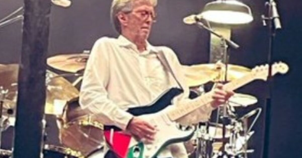 eric clapton suona a milano con una chitarra con i colori della palestina la canzone blue dust è per gaza la sua intervista del 2024