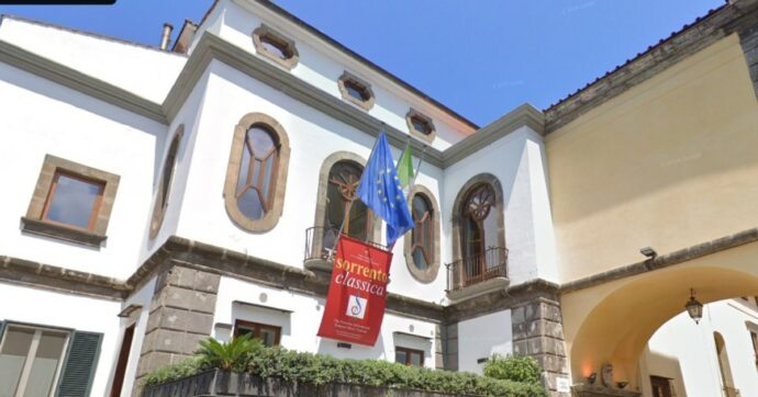 Sistema Sorrento, il verbale del giornalista: “Tangenti all’ex sindaco mascherate da fatture fittizie a una coop”