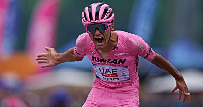 Giro d’Italia, magia di Del Toro a Bormio: la maglia rosa sa essere anche furba | La nuova classifica