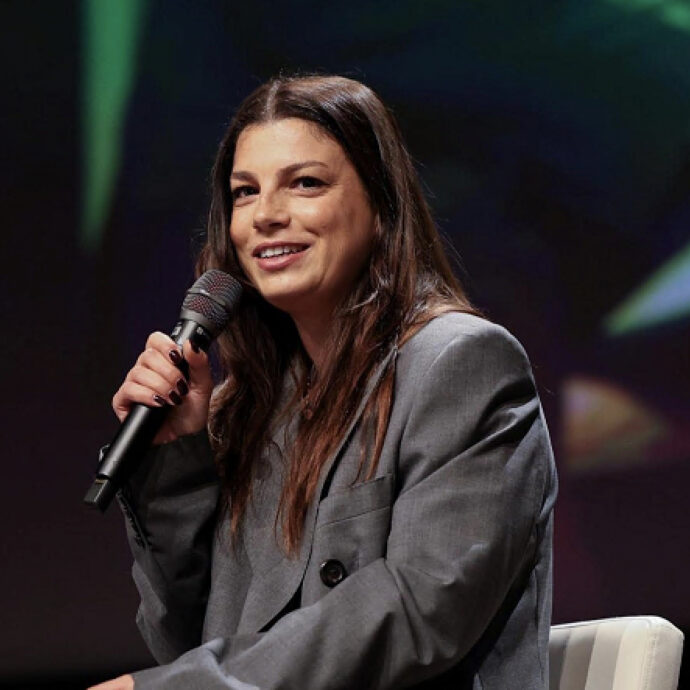 “Ragazze fate check-up, ribaltatevi come dei calzini e fate dei controlli. La rabbia mi ha spinto a dire al tumore ‘non puoi vincere tu'”: l’invito di Emma