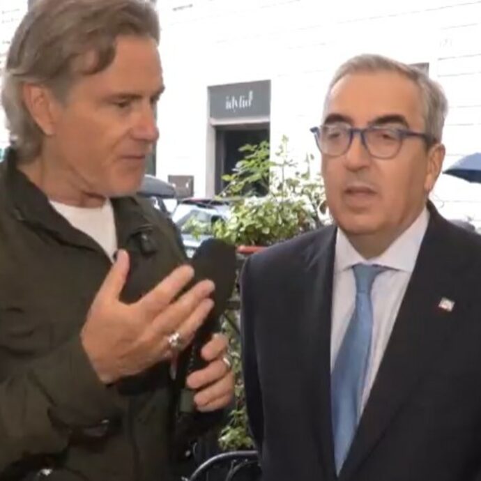 “Il vero ‘pacco’ lo fanno agli italiani… La gente deve sapere che con i soldi non si scherza”: Maurizio Gasparri contro Affari Tuoi