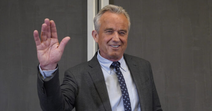 “Il vaccino contro il Covid non sarà più raccomandato a donne incinte e bambini”: l’annuncio di Kennedy Jr