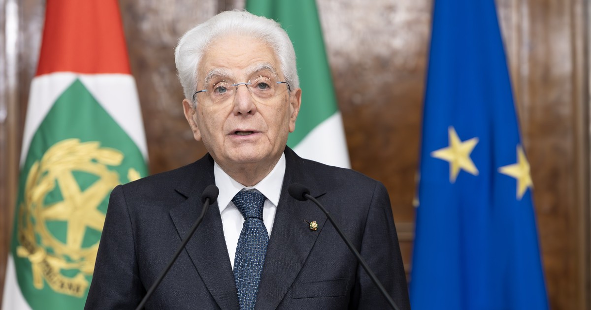 Il discorso di Mattarella ai giovani magistrati: “Irreprensibili e imparziali pure sui social. È la risposta agli attacchi strumentali” Il discorso di Mattarella ai giovani magistrati: “Irreprensibili e imparziali pure sui social. È la risposta agli attacchi strumentali”