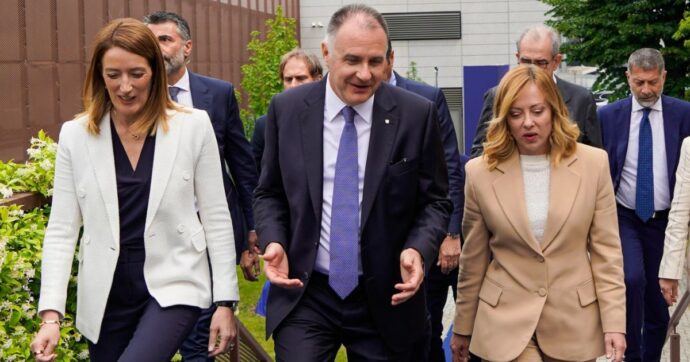 Ecco servito uno straordinario balletto di scaricabarile tra Confindustria e governo