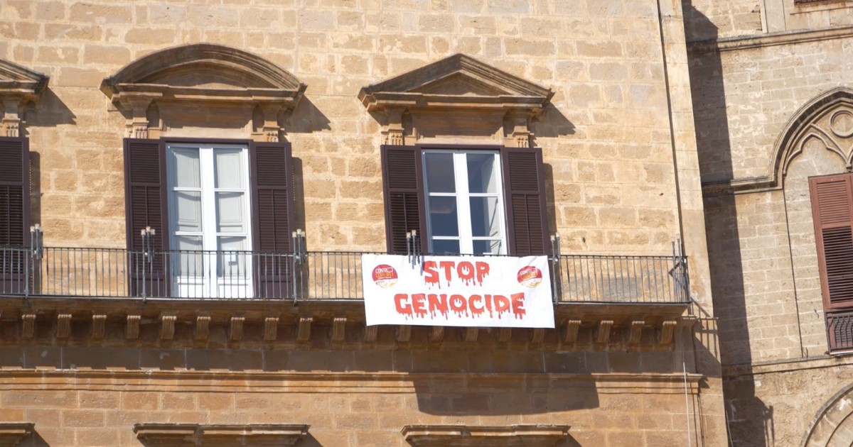 sicilia striscione pro gaza affisso all ars il deputato regionale la vardera lo hanno rimosso dopo 10 minuti da Ilfattoquotidiano.it sicilia striscione pro gaza affisso all ars il deputato regionale la vardera lo hanno rimosso dopo 10 minuti
