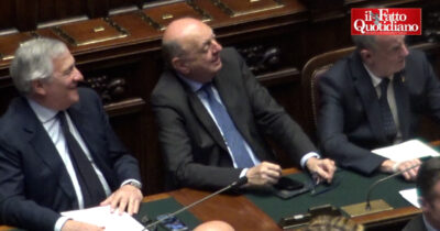 Copertina di Gaza, Pd contro Tajani in Aula: “Ride, si vergogni”. Provenzano: “Parole forse buone 50mila morti fa. Servono atti”