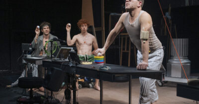 Copertina di I 5 buoni motivi, culturali e persino politici, per seguire la Biennale Teatro che si apre a Venezia il 31 maggio