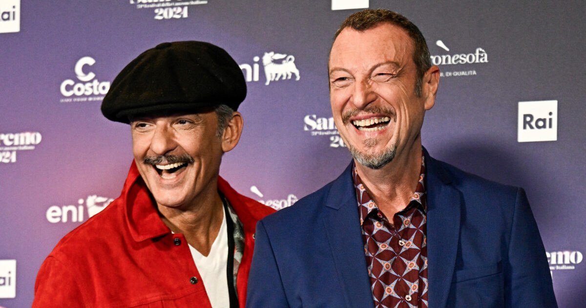 “Amadeus sarà nostro ospite in diretta su ‘Cosagram’. Tanto a quest’ora non ci ascolta, starà contando i suoi telespettatori uno per uno”: Fiorello scatenato
