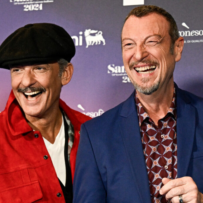 “Amadeus sarà nostro ospite in diretta su ‘Cosagram’. Tanto a quest’ora non ci ascolta, starà contando i suoi telespettatori uno per uno”: Fiorello scatenato