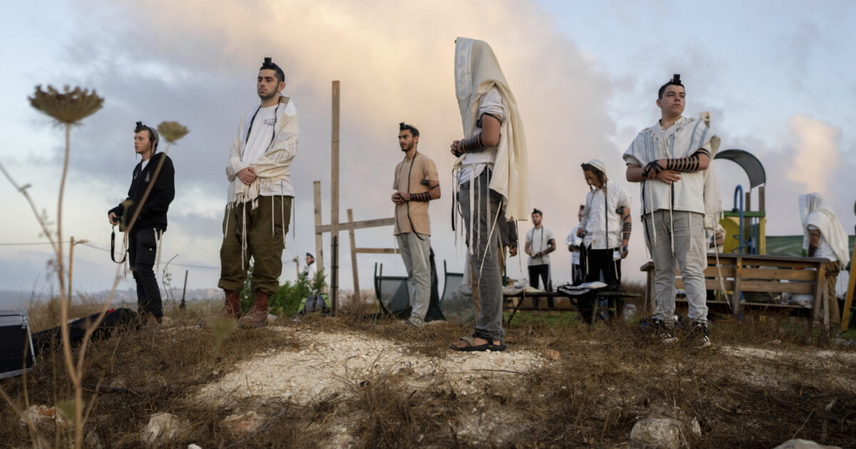 “Giorno storico per impedire la creazione della Palestina”: Netanyahu legalizza 22 insediamenti in Cisgiordania “Giorno storico per impedire la creazione della Palestina”: Netanyahu legalizza 22 insediamenti in Cisgiordania