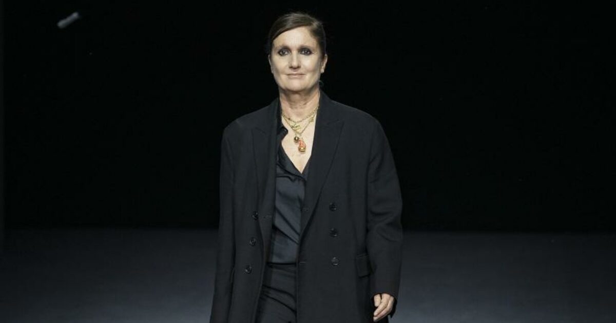 Maria Grazia Chiuri lascia Dior: “Insieme abbiamo scritto un capitolo notevole e significativo”. L’annuncio dopo la sfilata evento a Roma Maria Grazia Chiuri lascia Dior: “Insieme abbiamo scritto un capitolo notevole e significativo”. L’annuncio dopo la sfilata evento a Roma